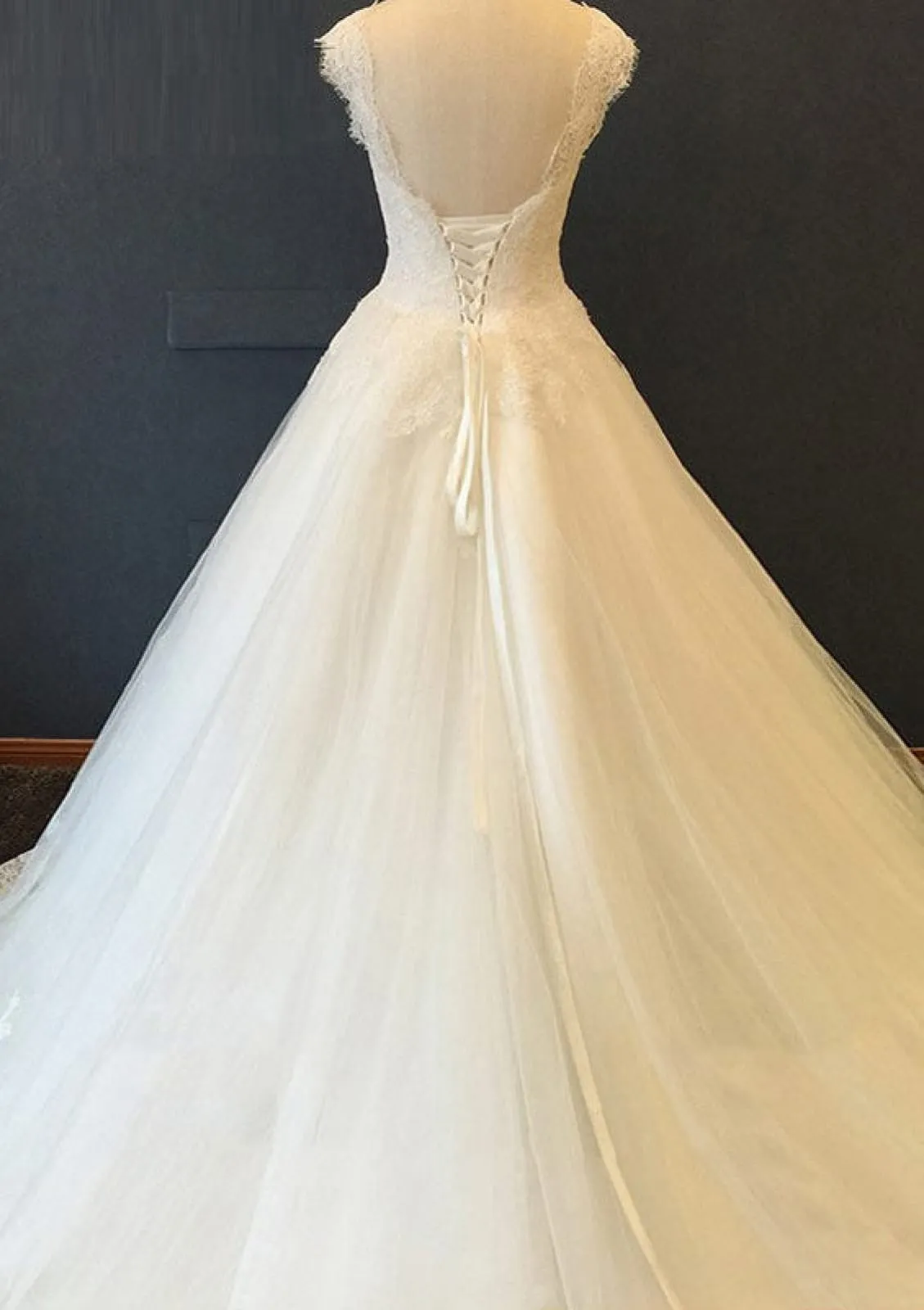 A-Line Sweetheart Court Train Lace Tulle Bridal Wedding Dress