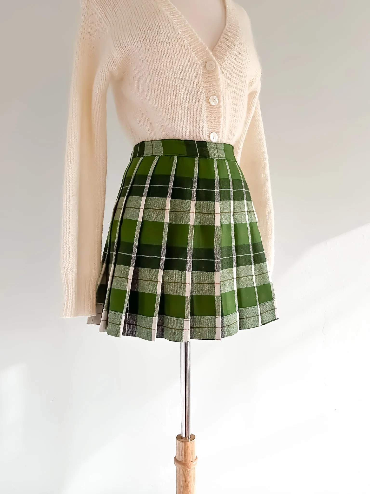 Cutest Reversible Pleated Holiday Plaid Skirt / Sz Medium