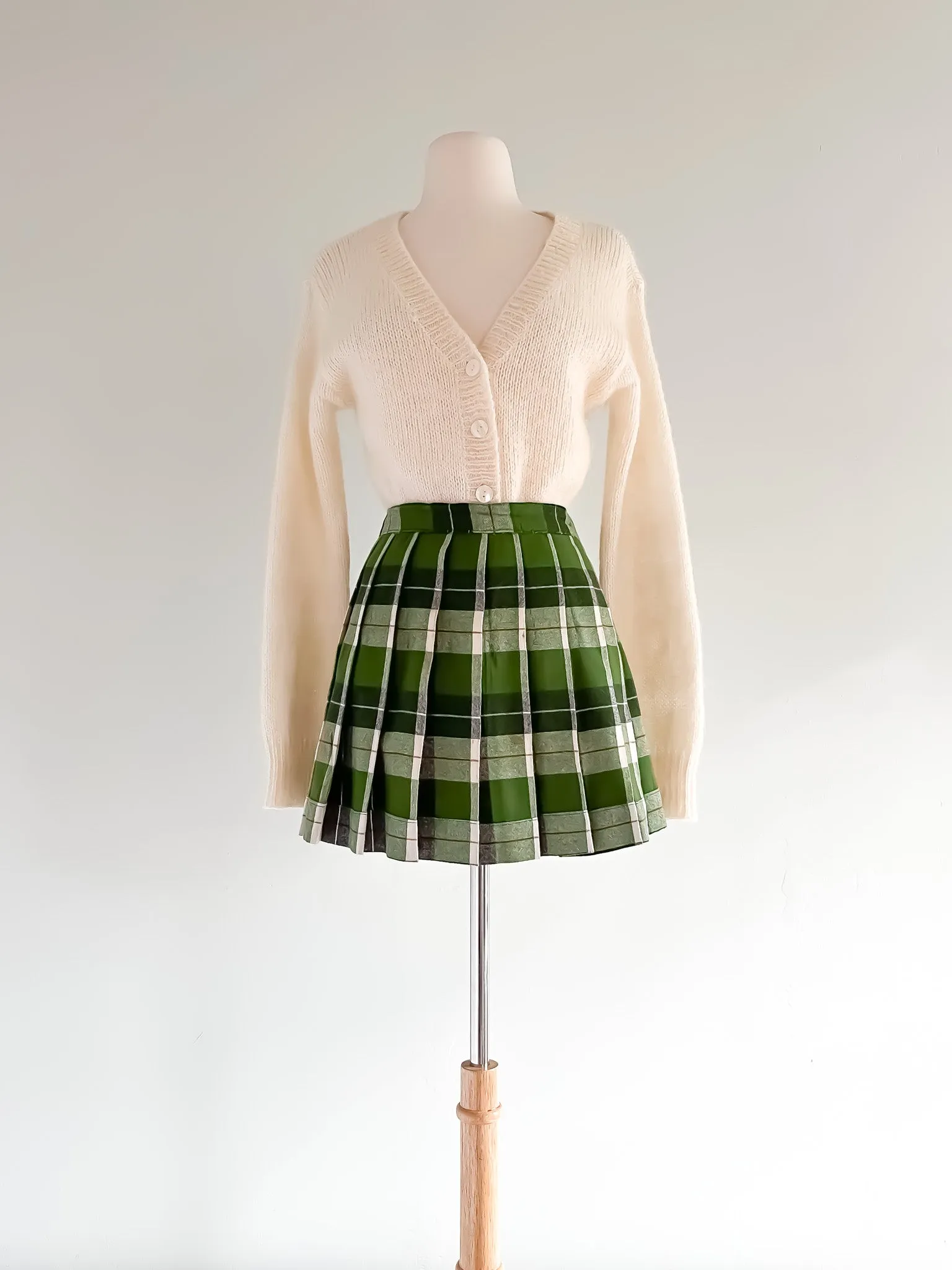 Cutest Reversible Pleated Holiday Plaid Skirt / Sz Medium