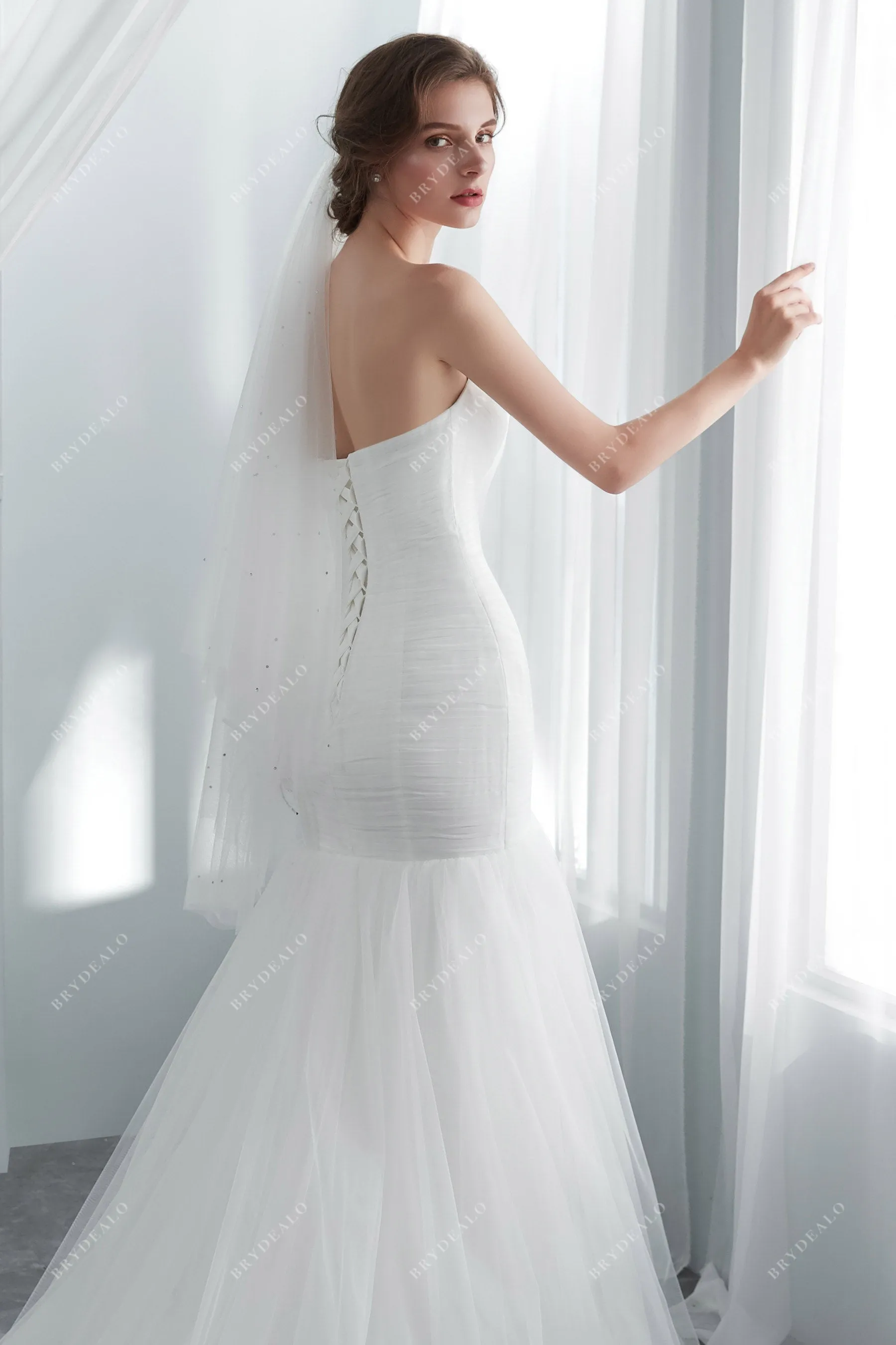 Figure-flattering Pleated Tulle Elegant Trumpet Wedding Gown