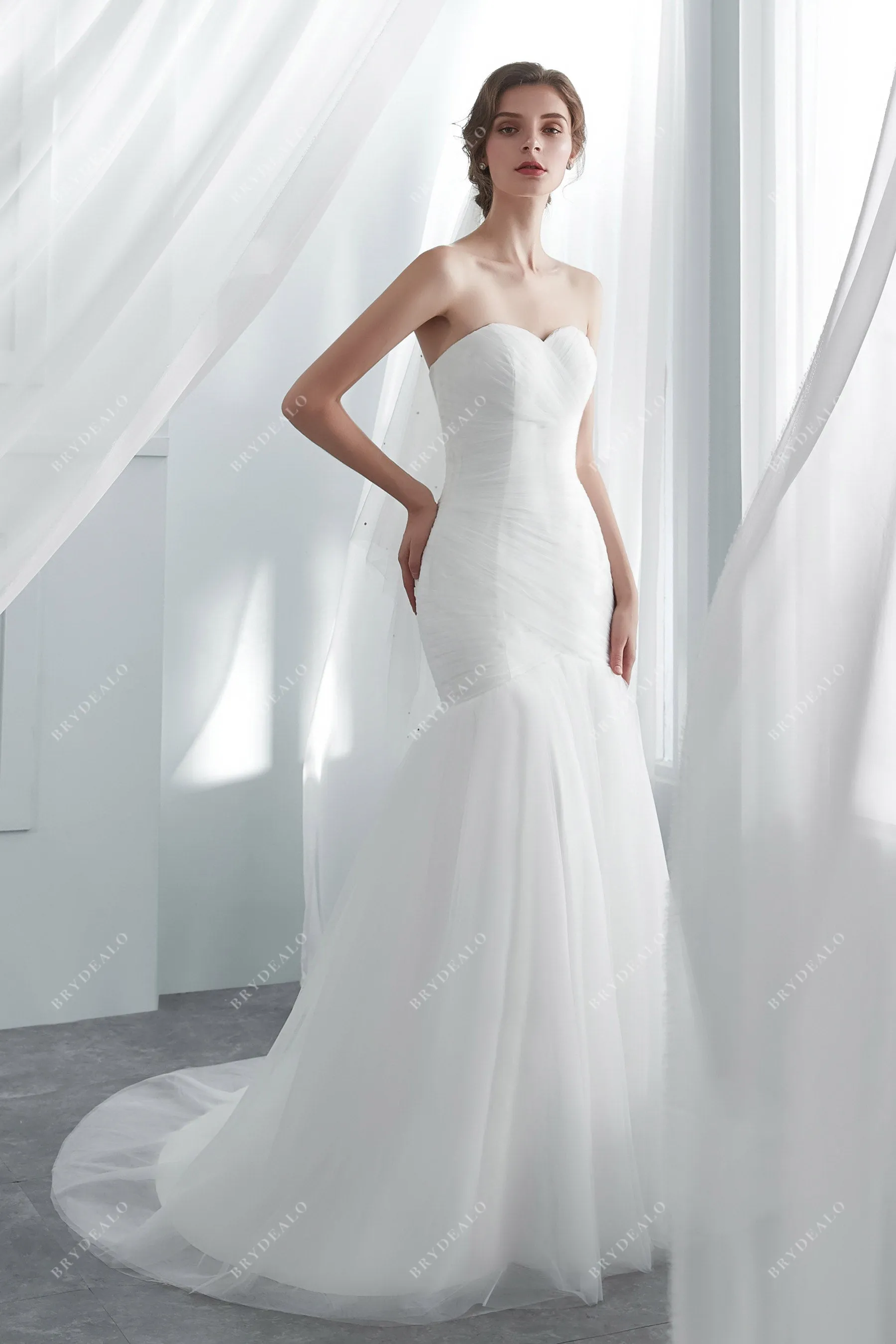 Figure-flattering Pleated Tulle Elegant Trumpet Wedding Gown