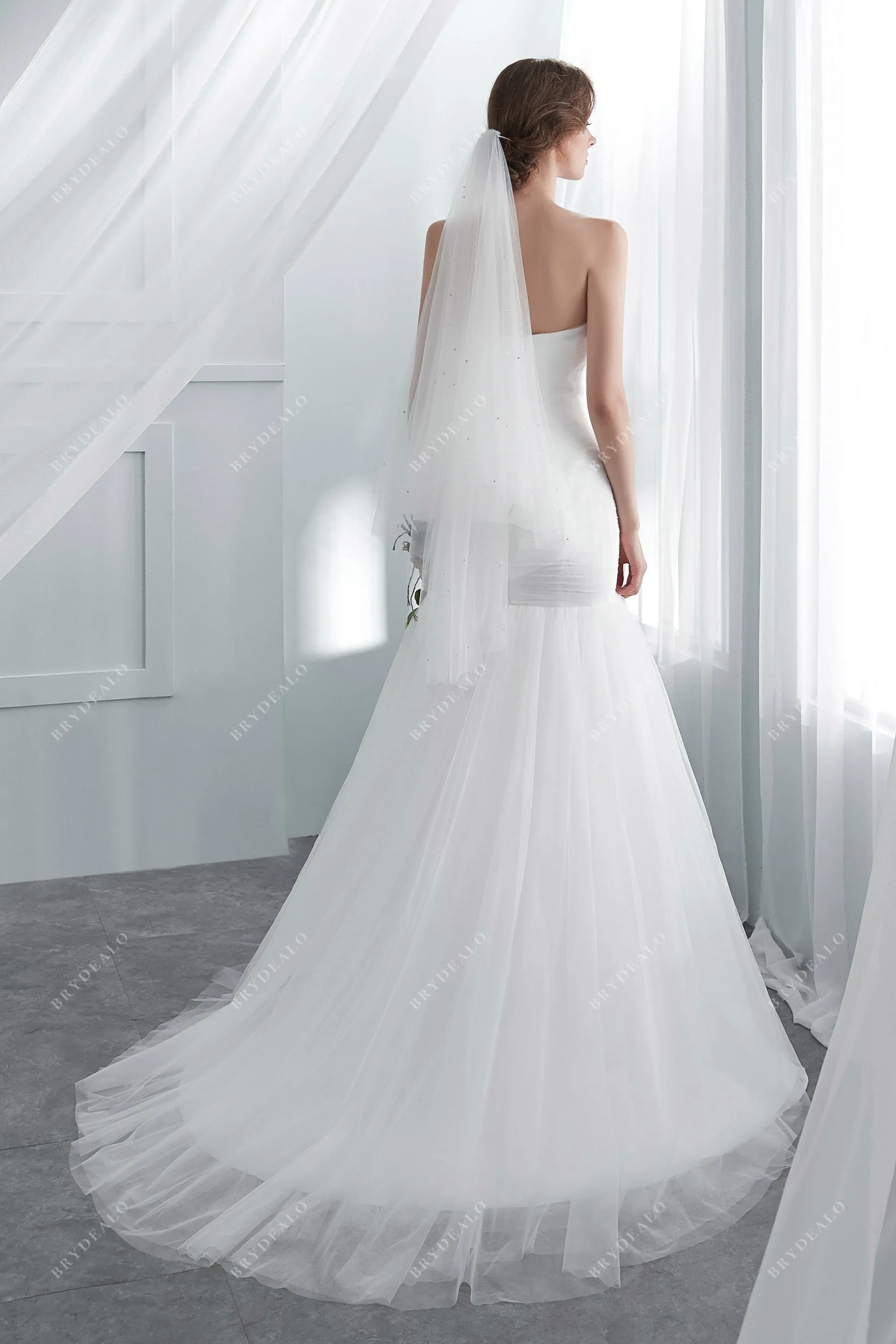 Figure-flattering Pleated Tulle Elegant Trumpet Wedding Gown