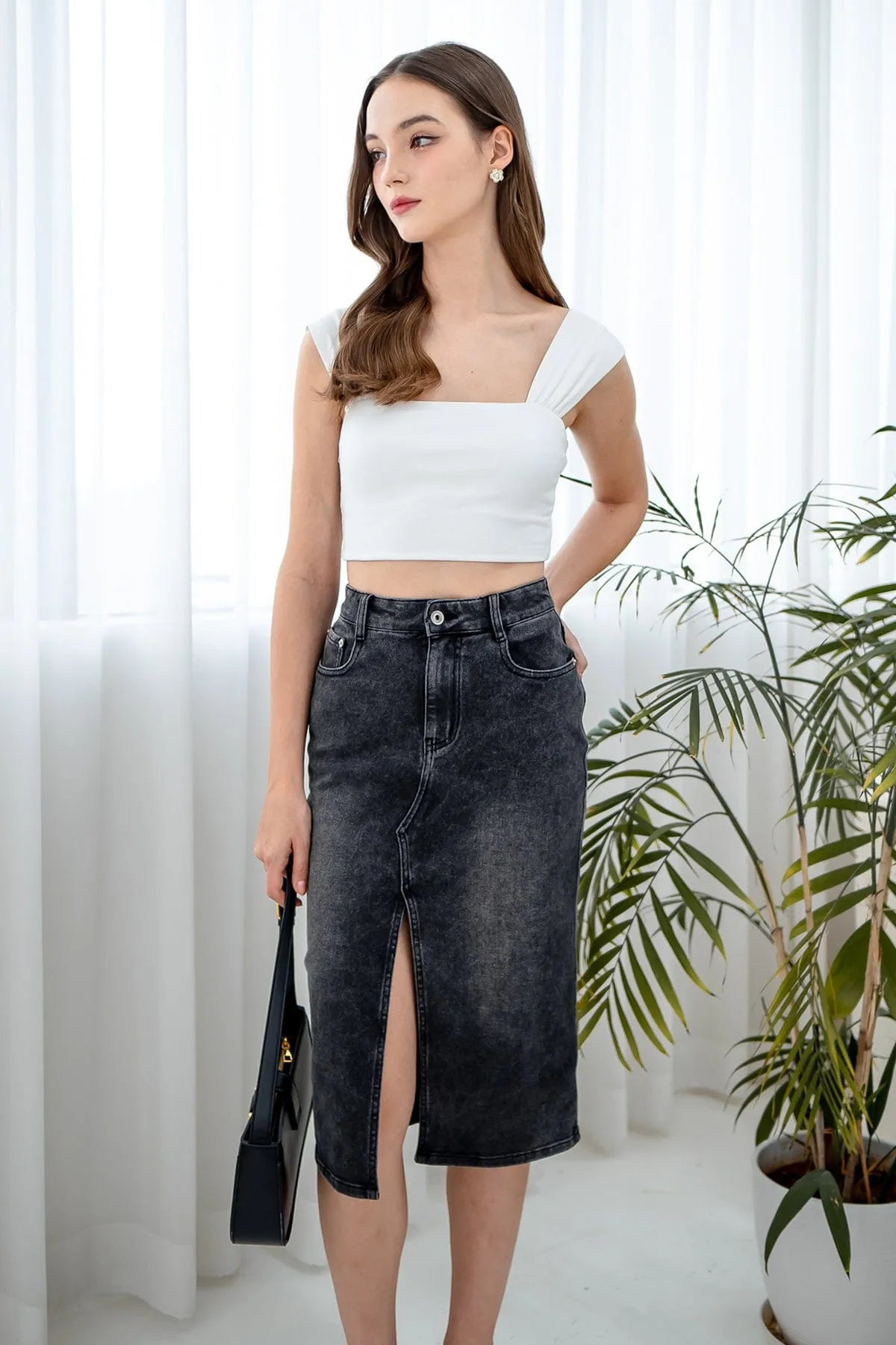 MERALD FRONT SLIT DENIM SKIRT IN GUN