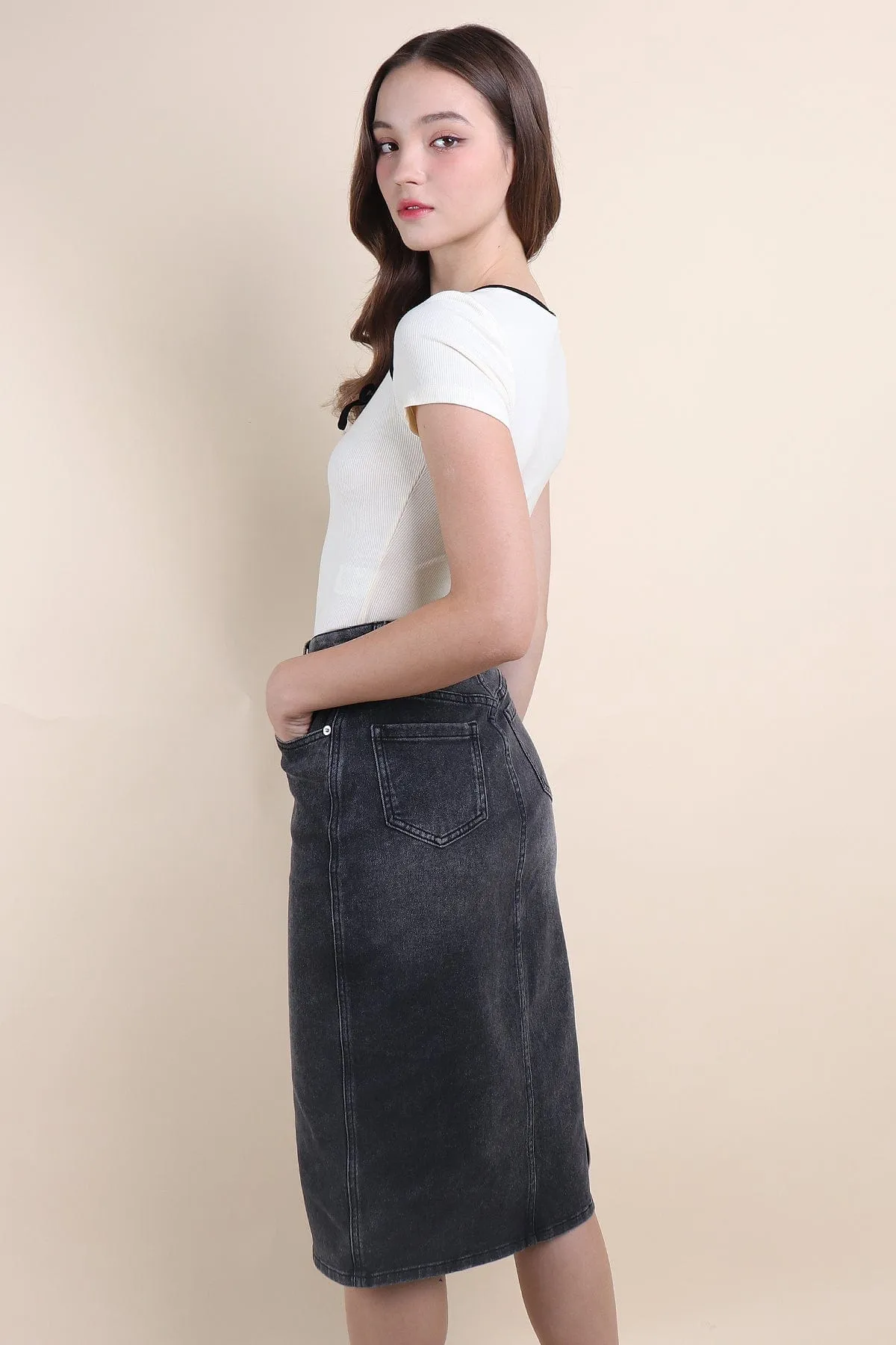 MERALD FRONT SLIT DENIM SKIRT IN GUN