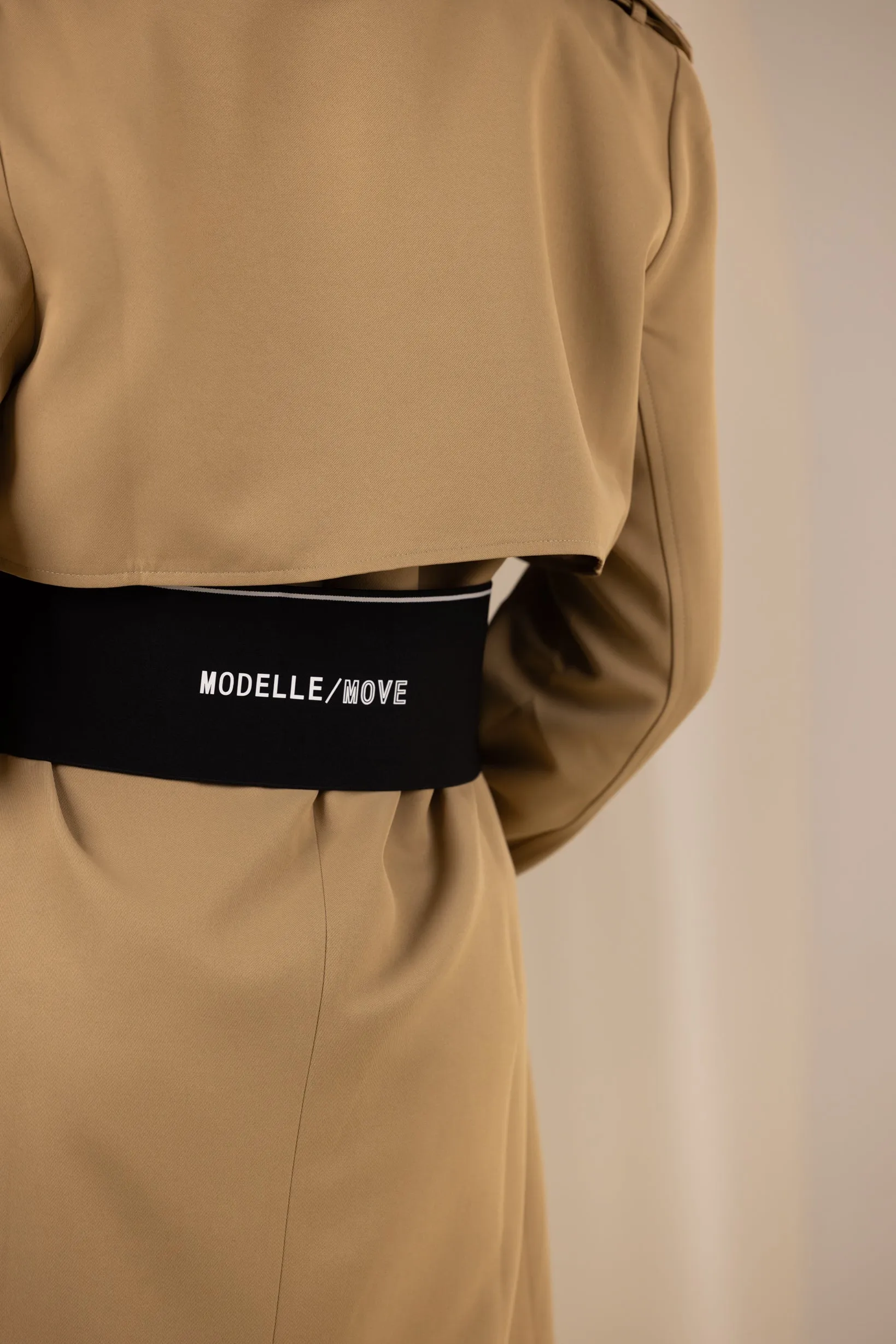 Modelle/Move Detailed Trench Coat