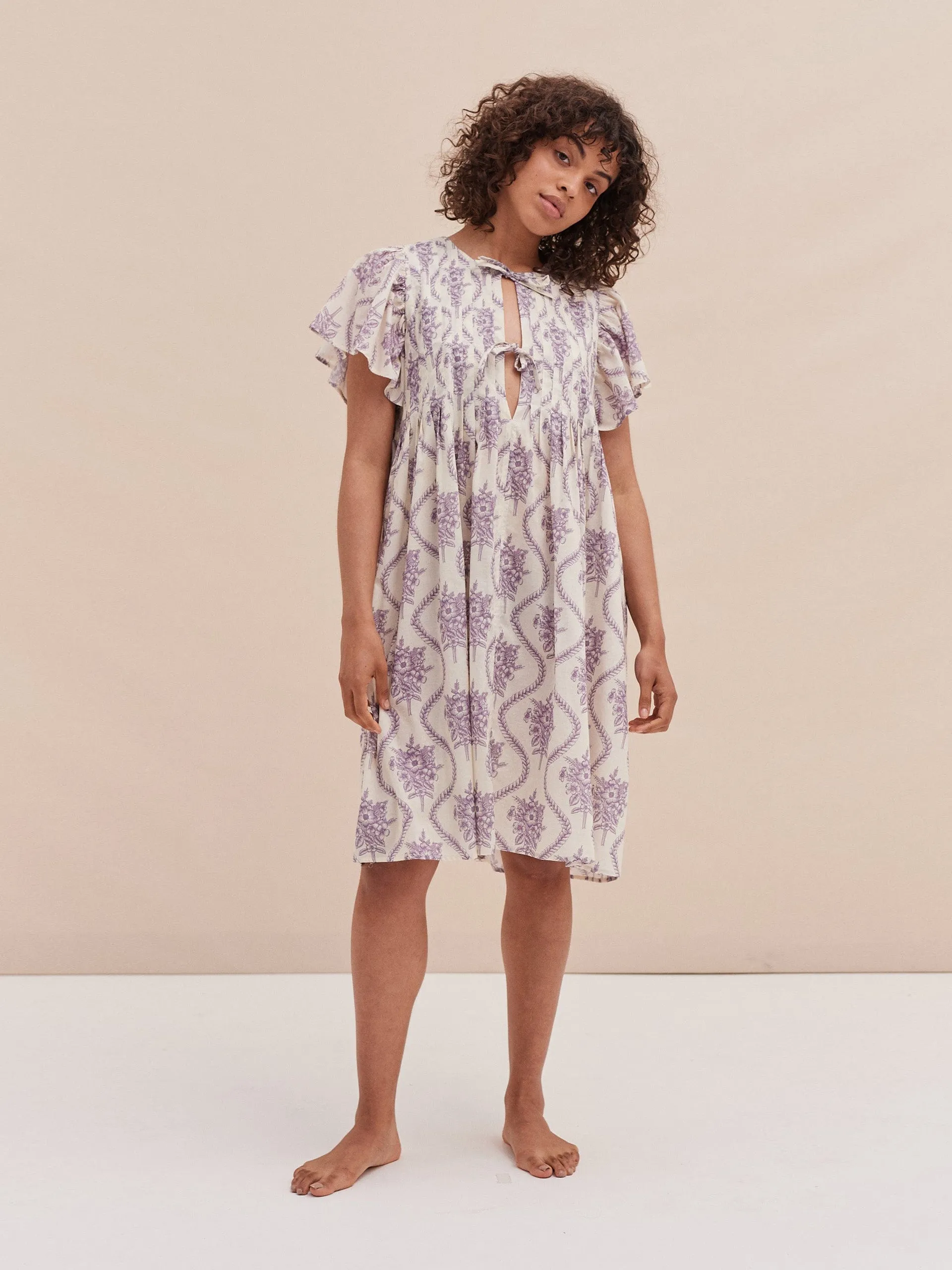 Pleated nightie alpen flora print in cream and violet