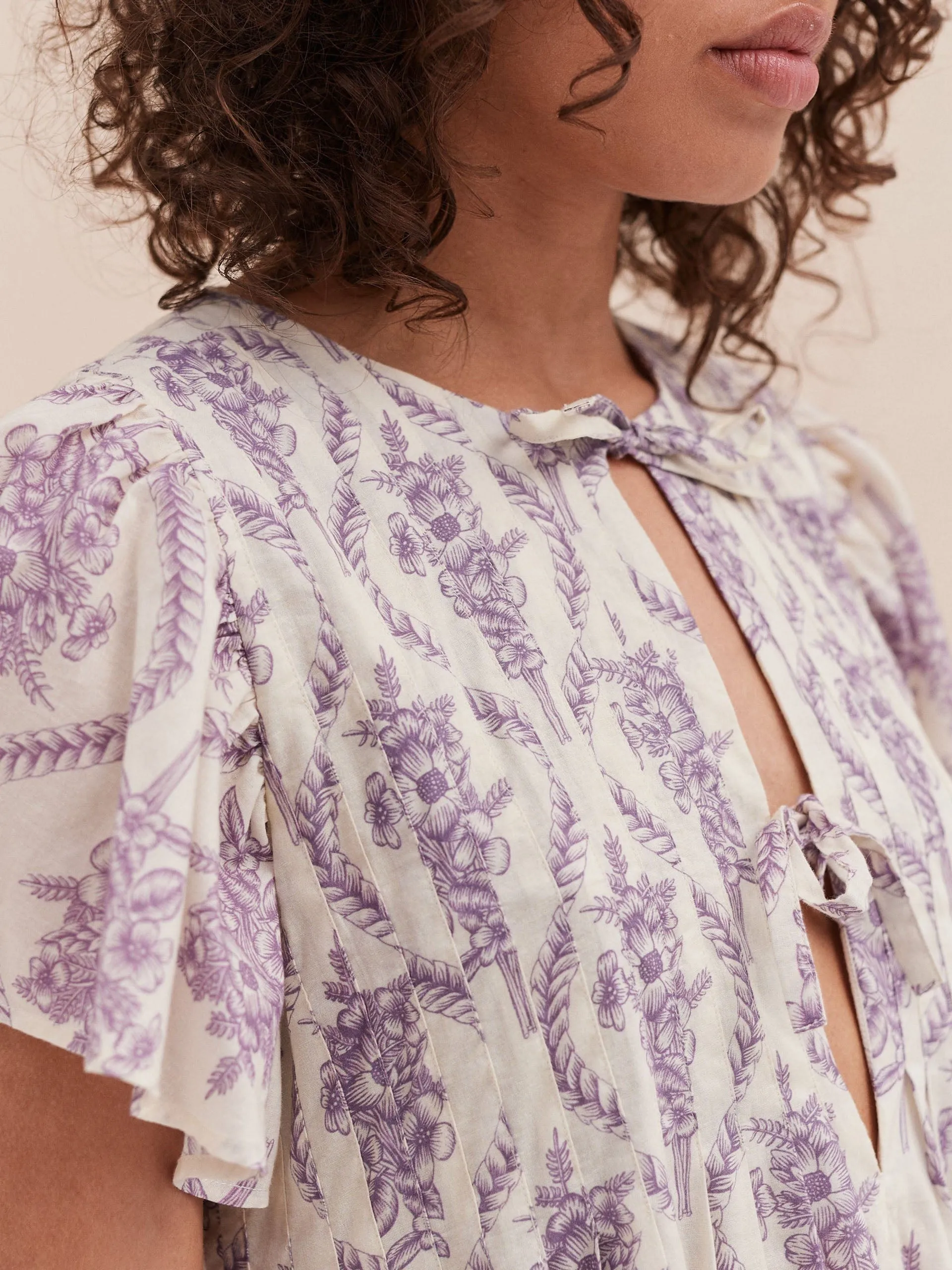 Pleated nightie alpen flora print in cream and violet