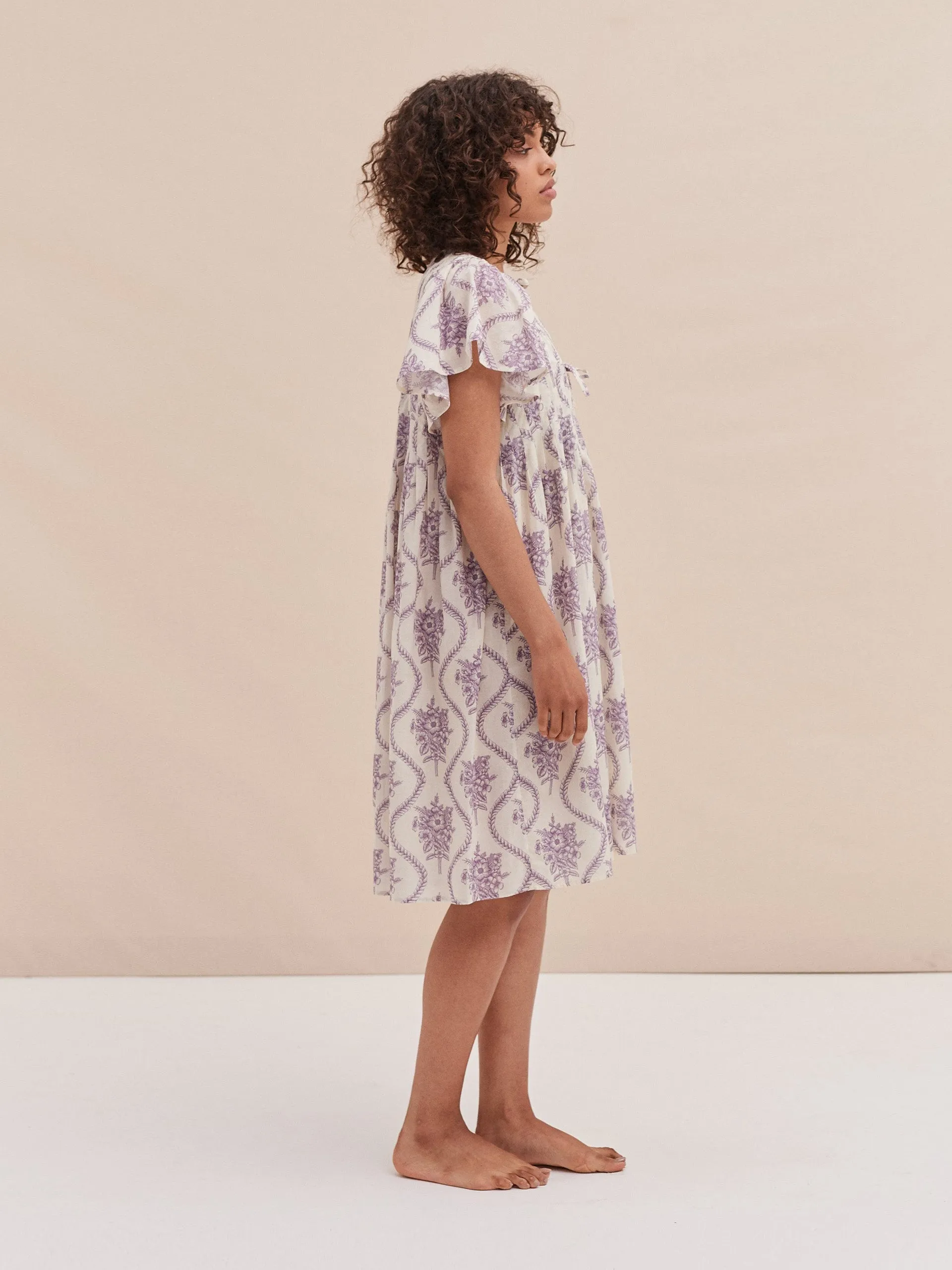 Pleated nightie alpen flora print in cream and violet