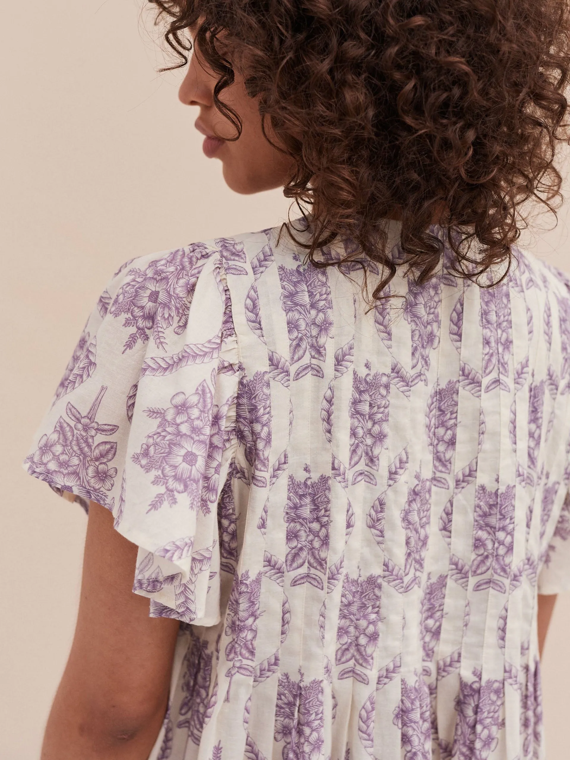 Pleated nightie alpen flora print in cream and violet