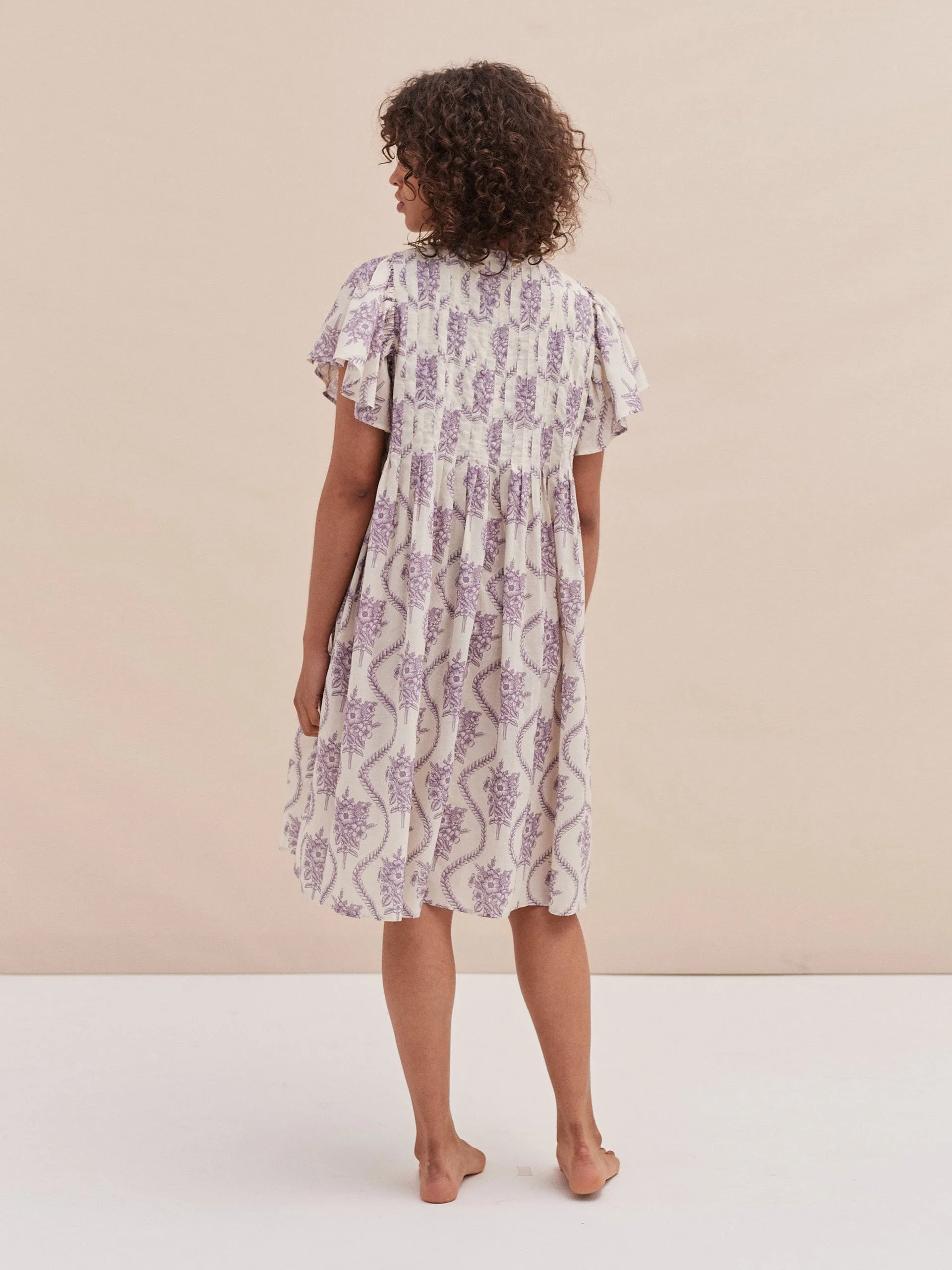 Pleated nightie alpen flora print in cream and violet